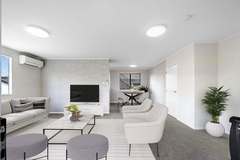 Photo of property in 63 Trias Road, Totara Vale, Auckland, 0629