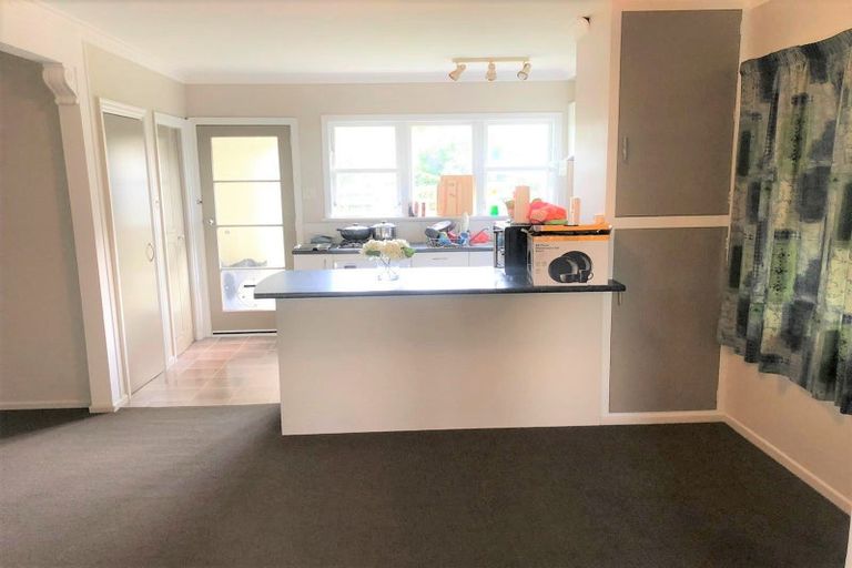 Photo of property in 27 Bellringer Crescent, Newlands, Wellington, 6037