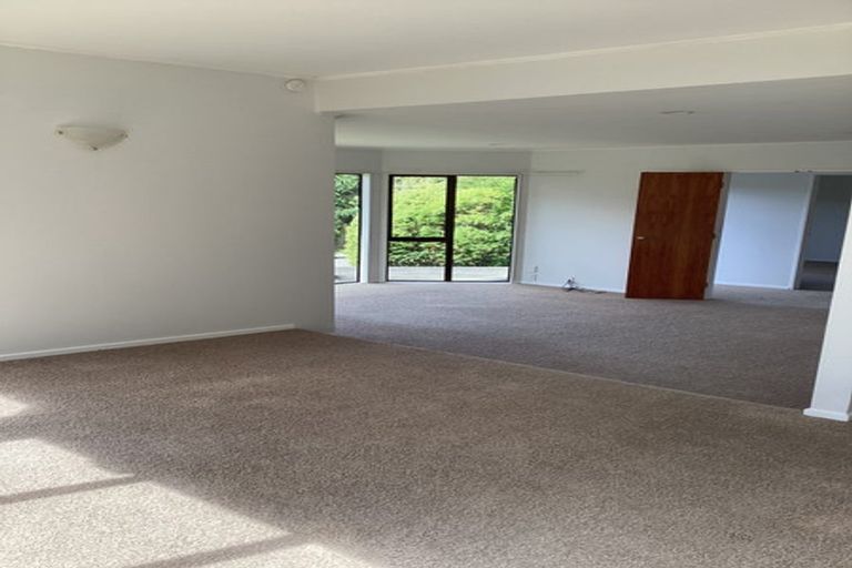 Photo of property in 5 Aintree Grove, Churton Park, Wellington, 6037