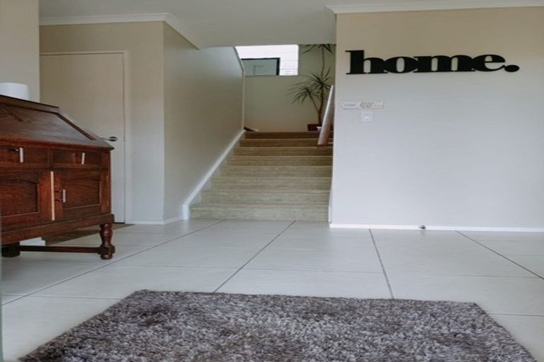 Photo of property in 11 Parkwood Crescent, Gulf Harbour, Whangaparaoa, 0930