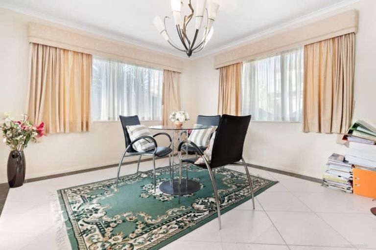 Photo of property in 42 Thornbury Crescent, East Tamaki Heights, Auckland, 2016