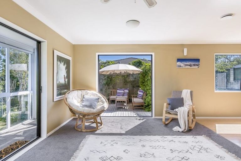 Photo of property in 1/72 Gloria Avenue, Te Atatu Peninsula, Auckland, 0610