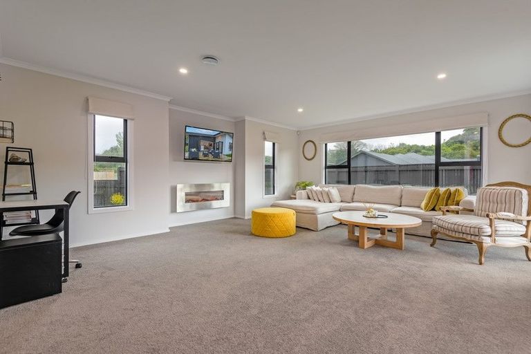 Photo of property in 1 Serenity Crescent, Kelvin Grove, Palmerston North, 4414