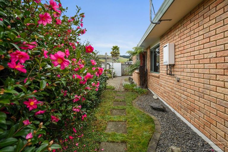 Photo of property in 24 Caulfield Place, Pukehangi, Rotorua, 3015