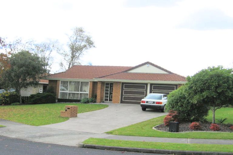 Photo of property in 2/35 Headcorn Place, Botany Downs, Auckland, 2010