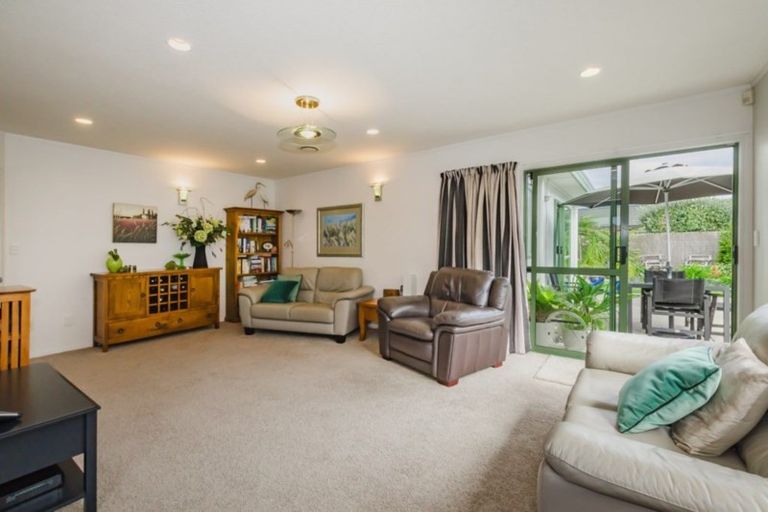 Photo of property in 6 Beachwater Grove, Paraparaumu Beach, Paraparaumu, 5032