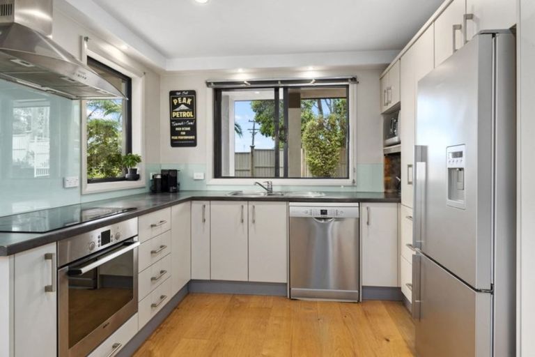 Photo of property in 86 Deep Creek Road, Torbay, Auckland, 0630