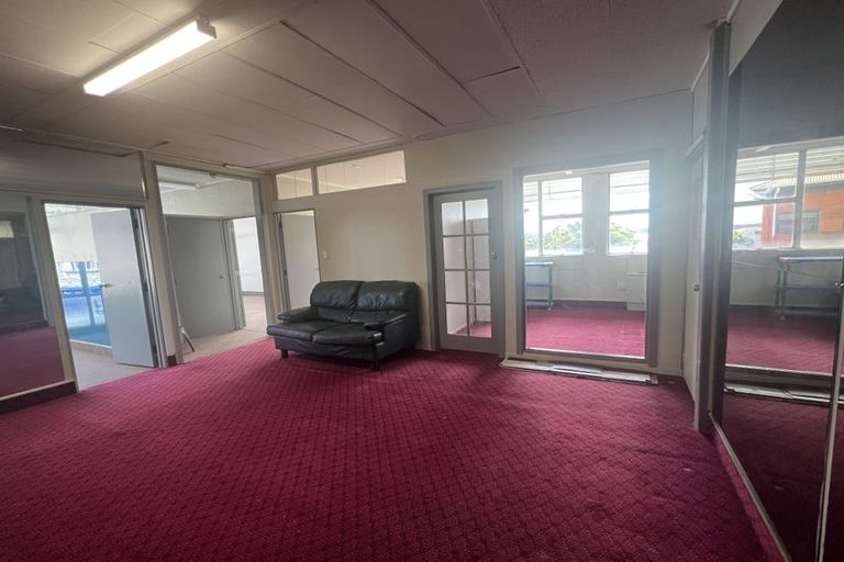 Photo of property in 346a Great South Road, Opaheke, Papakura, 2113