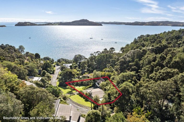 Photo of property in 6 Te Papa Road, Kawakawa Bay, Papakura, 2585