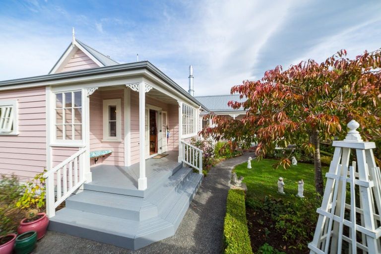 Photo of property in 10 Cotter Street, Greytown, 5712