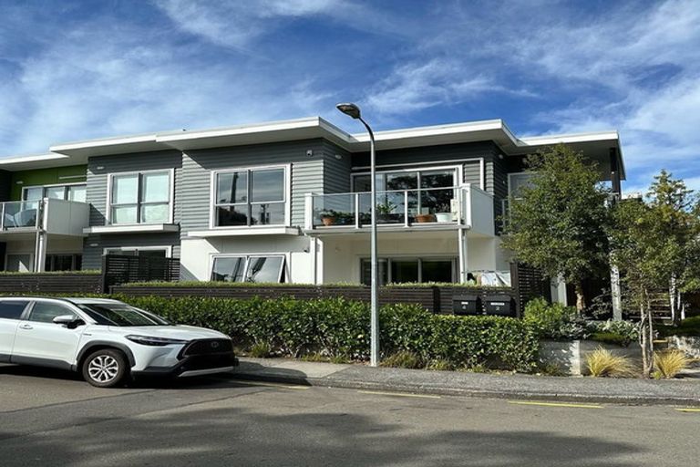 Photo of property in 23 Batchelor Street, Newlands, Wellington, 6037