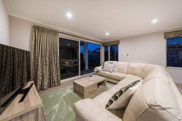 Photo of property in 1 Rodeo Drive, Kelvin Grove, Palmerston North, 4414