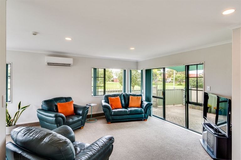 Photo of property in 1/2 Spriggs Crescent, Greenmeadows, Napier, 4112