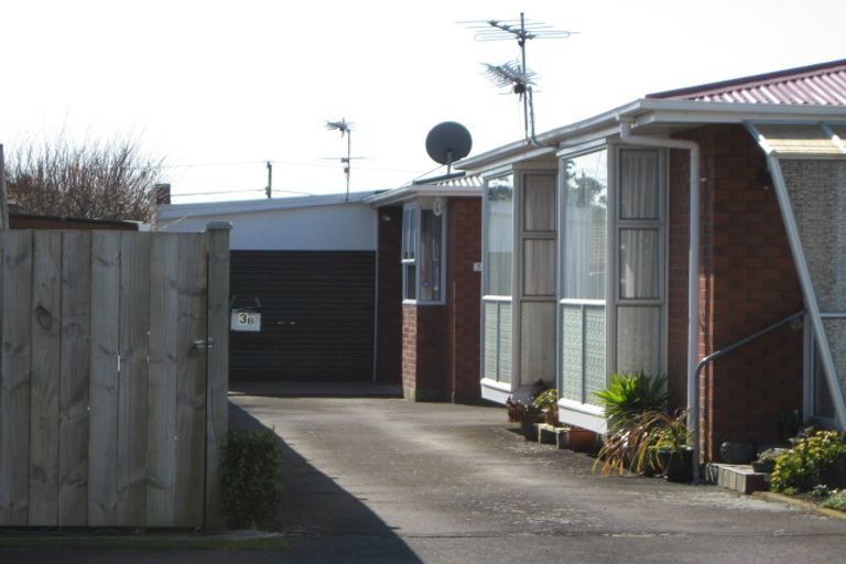 Photo of property in 1/3 Seddon Street, Westown, New Plymouth, 4310