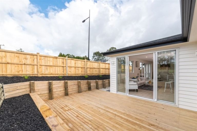 Photo of property in 13 Barrique Road, Kumeu, 0810