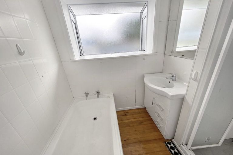 Photo of property in 2b Sutherland Avenue, Silverstream, Upper Hutt, 5019