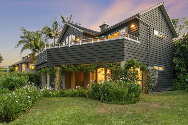 Photo of property in 38 Harley Close, Hauraki, Auckland, 0622