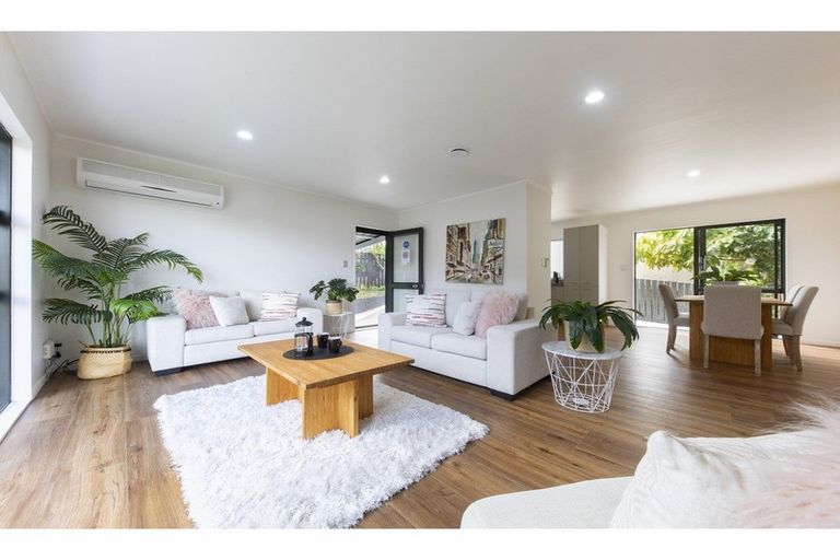 Photo of property in 6 Tellin Close, Massey, Auckland, 0614