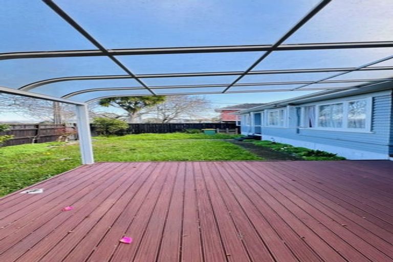 Photo of property in 50 Buscomb Avenue, Henderson, Auckland, 0610