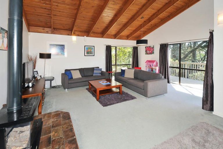 Photo of property in 909 East Coast Road, Northcross, Auckland, 0632