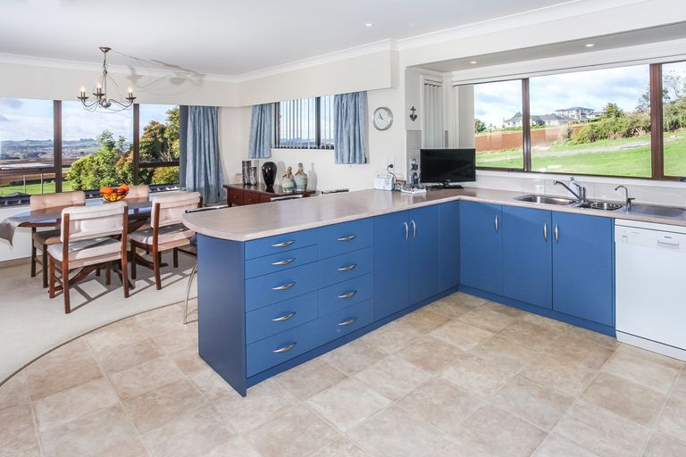 Photo of property in 6 Tremen Place, Pukekohe, 2120