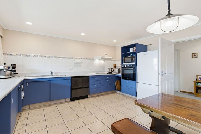 Photo of property in 25 Barraud Place, Pukehangi, Rotorua, 3015