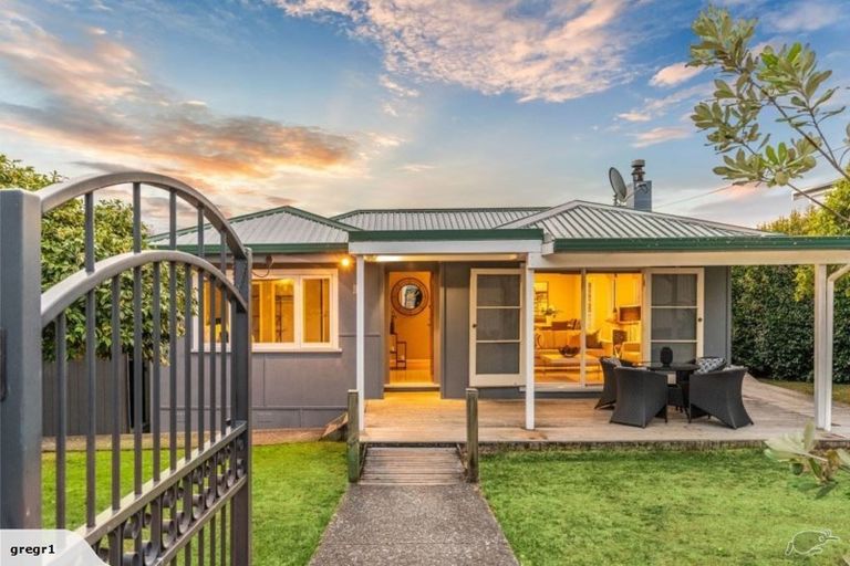 Photo of property in 4 Rame Road, Greenhithe, Auckland, 0632