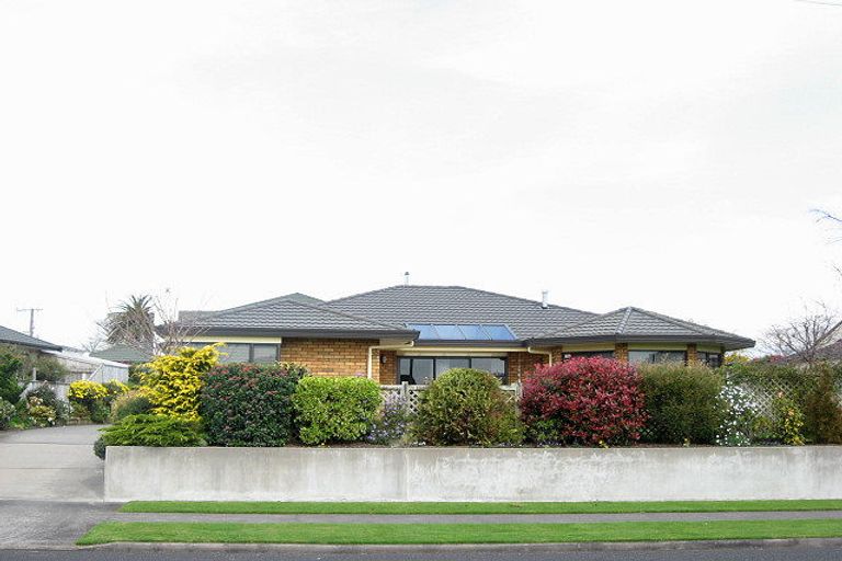 Photo of property in 5 Karina Road, Merrilands, New Plymouth, 4312