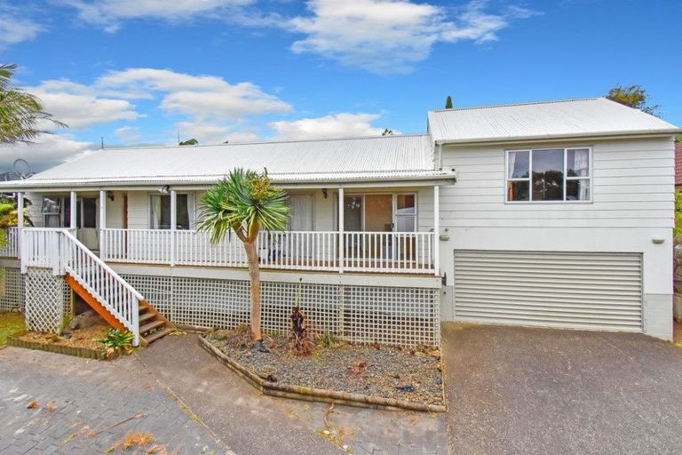 Photo of property in 4 Tadley Court, Goodwood Heights, Auckland, 2105