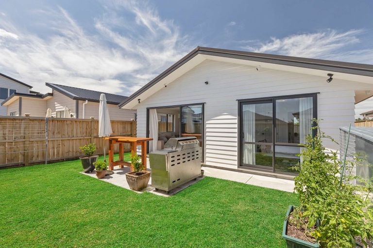 Photo of property in 11 Survila Street, Takanini, 2110