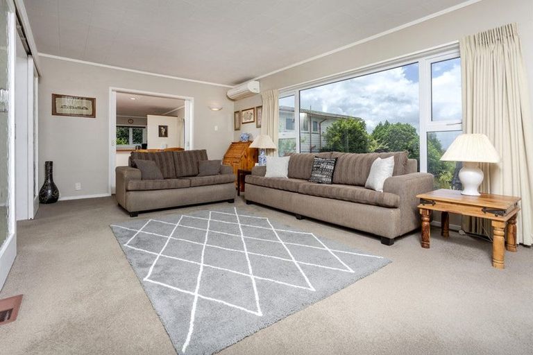 Photo of property in 10 Woodcote Drive, Glenfield, Auckland, 0629