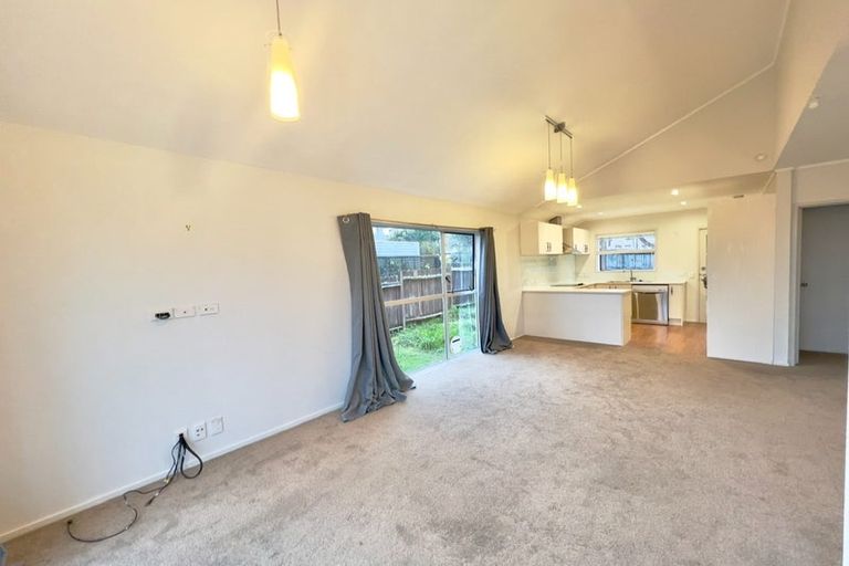 Photo of property in 1/25 Aotearoa Terrace, Murrays Bay, Auckland, 0630