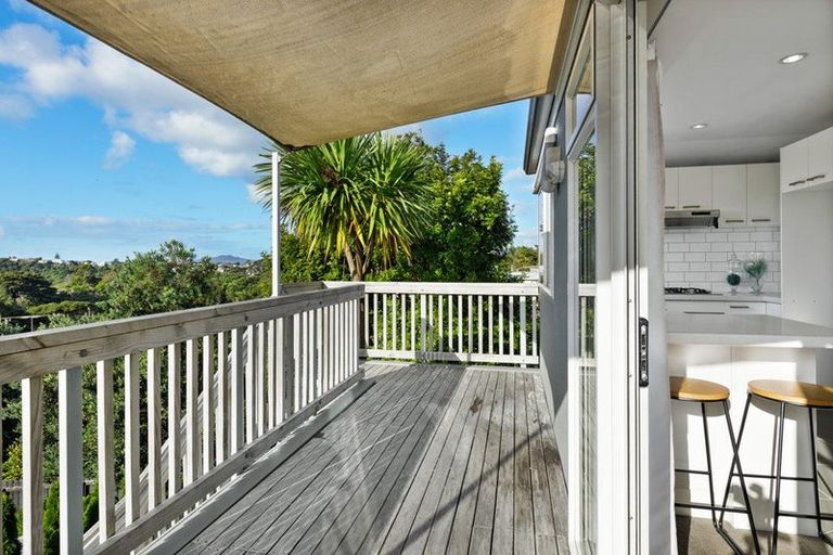 Photo of property in 49a Onewa Road, Northcote, Auckland, 0627