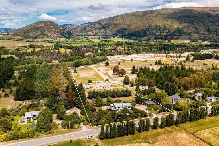 Photo of property in 289 Riverbank Road, Wanaka, 9382