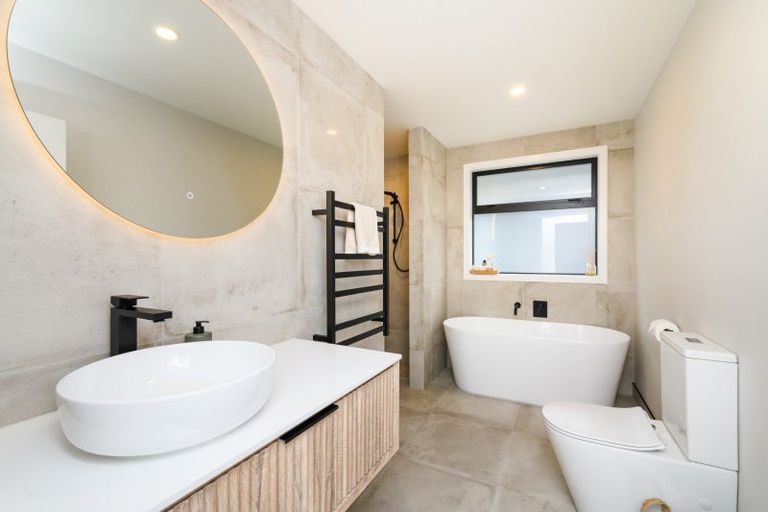 Photo of property in 24 Brightwater Terrace, Terrace End, Palmerston North, 4410