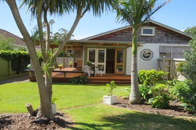 Photo of property in 15 Omata Road, Westown, New Plymouth, 4310