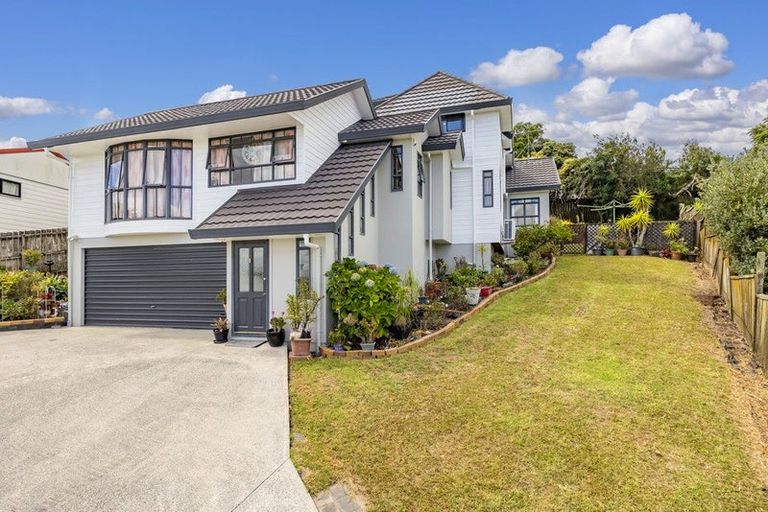 Photo of property in 21 Tyrico Close, Unsworth Heights, Auckland, 0632