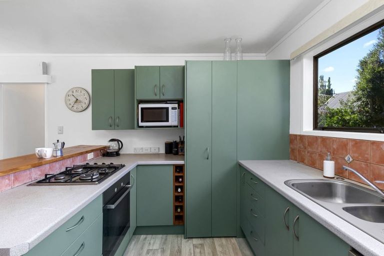 Photo of property in 9 Geoffrey Road, Torbay, Auckland, 0630