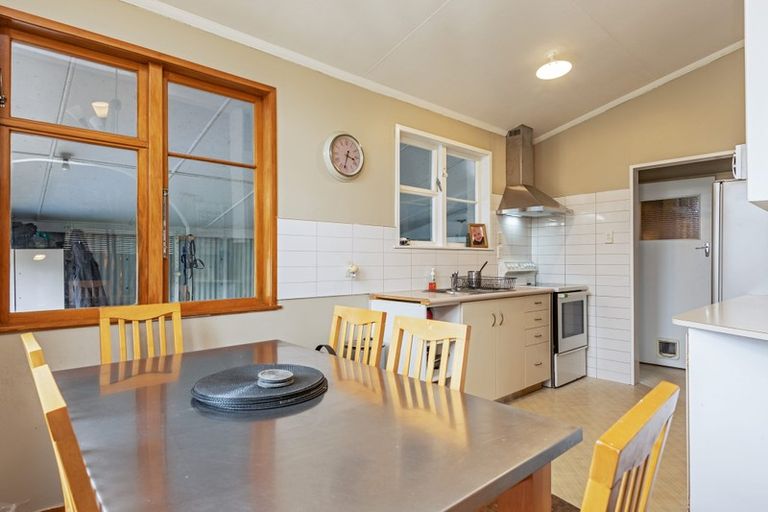 Photo of property in 14 Mokau Place, Terrace End, Palmerston North, 4410