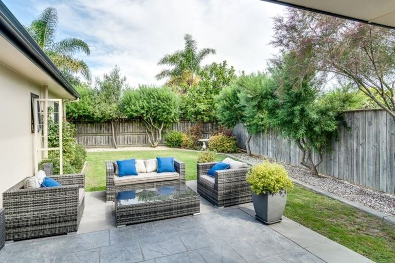 Photo of property in 128 Tait Drive, Greenmeadows, Napier, 4112