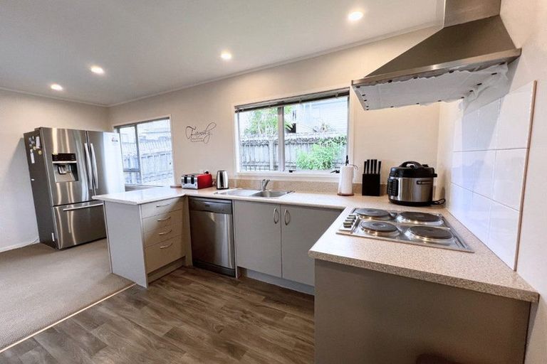 Photo of property in 25 Peterhouse Place, West Harbour, Auckland, 0618