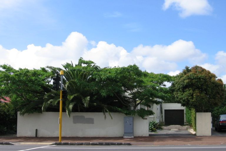 Photo of property in 1056 Great North Road, Point Chevalier, Auckland, 1022