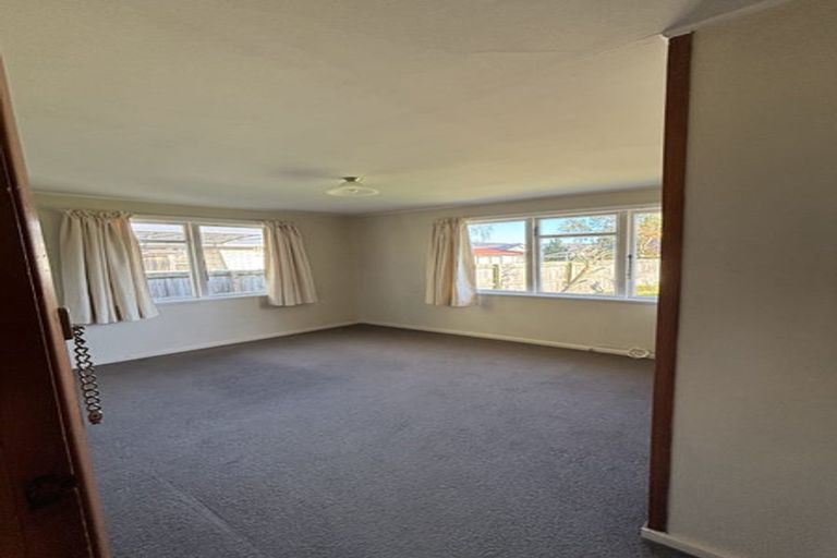 Photo of property in 37 Lambeth Crescent, Redwood, Christchurch, 8051