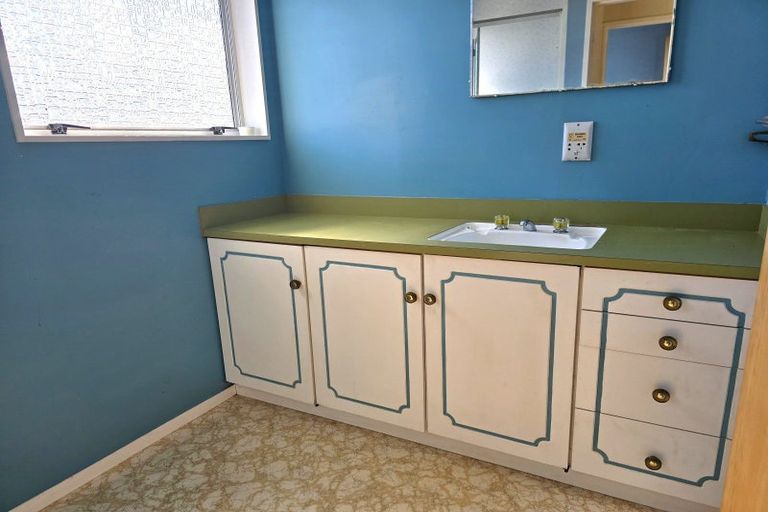 Photo of property in 10 Stirling Crescent, Hokowhitu, Palmerston North, 4410