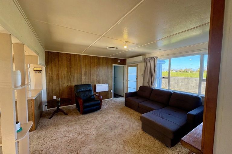 Photo of property in 17 Kairau Road West, Sentry Hill, New Plymouth, 4373