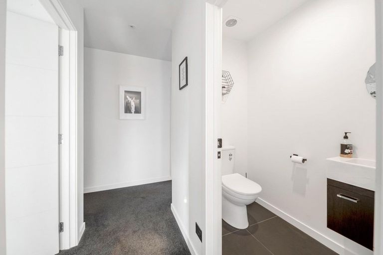 Photo of property in 11 Magnetic Place, Cromwell, 9310