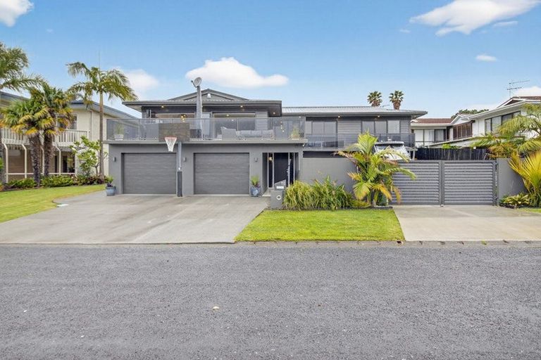 Photo of property in 16 Clyside Avenue, Half Moon Bay, Auckland, 2012