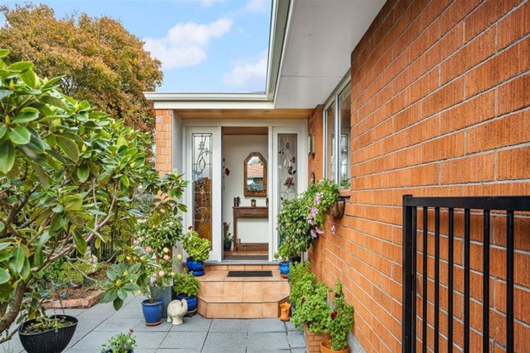 Photo of property in 21 Bidwell Place, Hillmorton, Christchurch, 8025