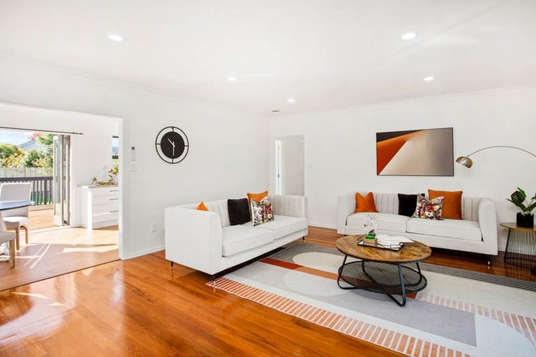 Photo of property in 5 Boys Place, Pakuranga Heights, Auckland, 2010