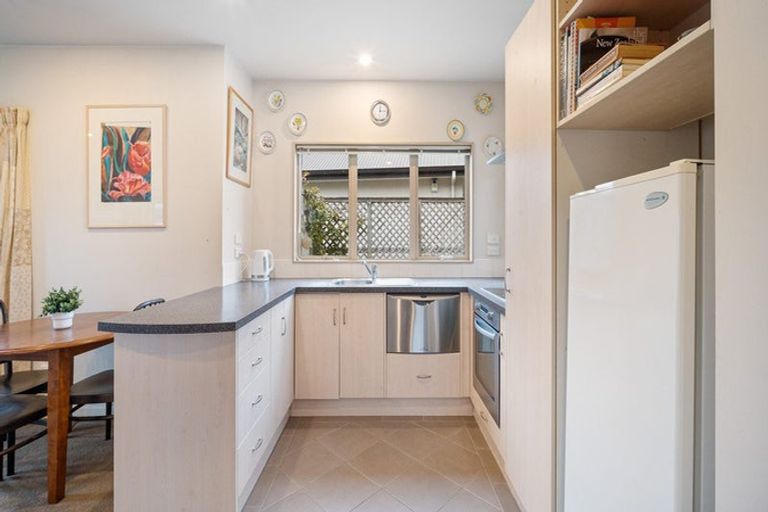 Photo of property in 4/15 Derrett Place, Saint Martins, Christchurch, 8022